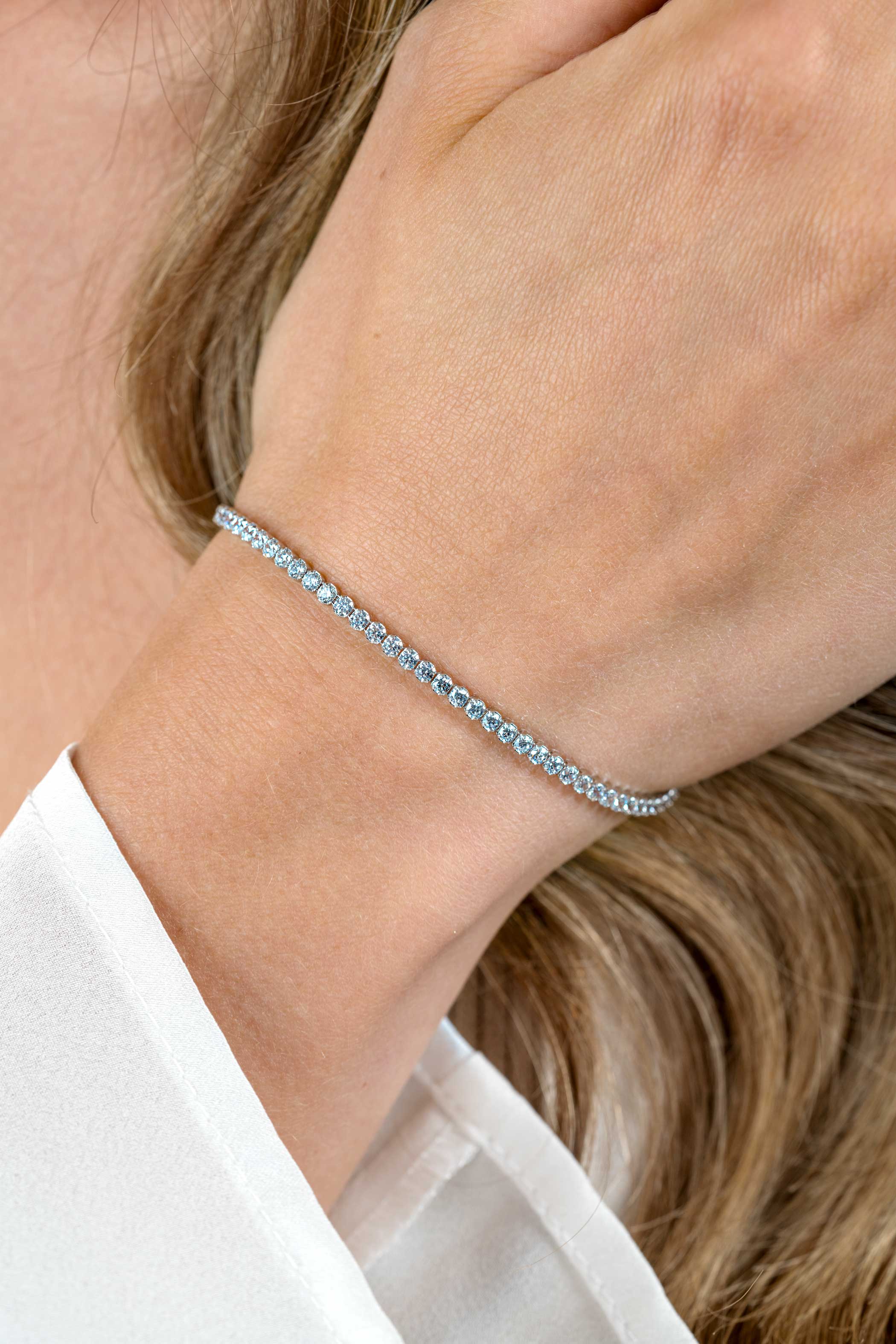 ZINZI Silber Tennisarmband, 2,5 mm breit, besetzt mit weißen Zirkonia in runden Fassungen, 17-20 cm ZIA2590