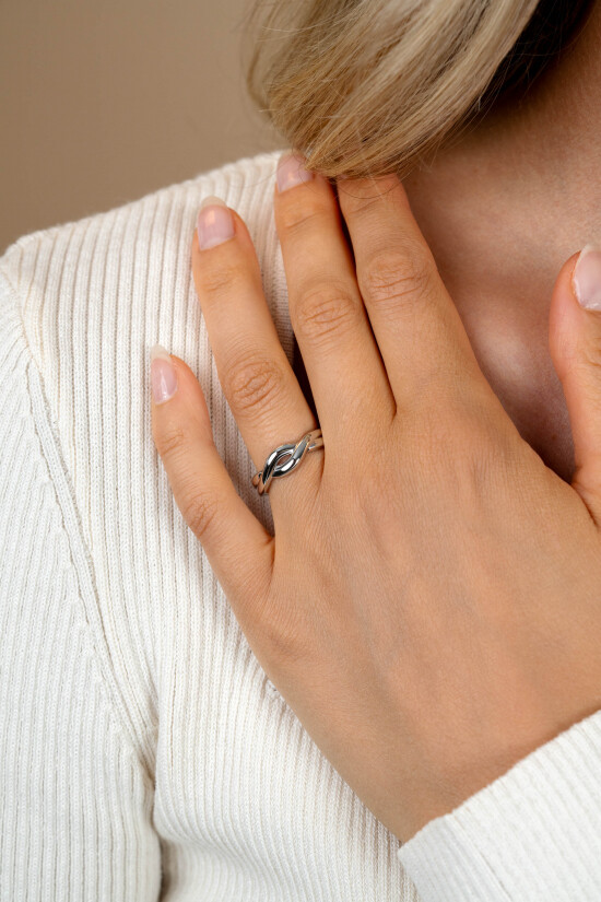 ZINZI Silberner Ring (6mm breit) mit zwei ineinander verschlungenen glatten Streifen ZIR2683